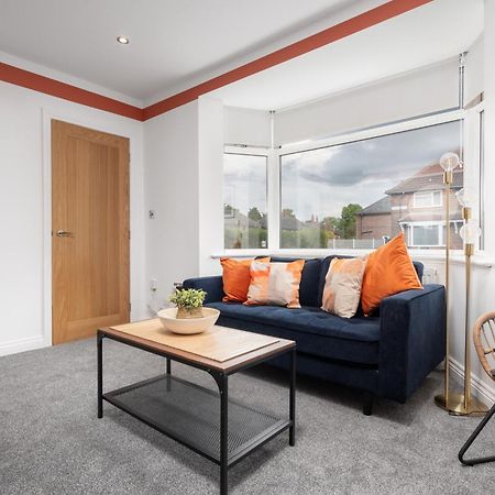 Shawe House - 10 Minute Mcr Airport - Free Parking Villa Wythenshawe Rum bild