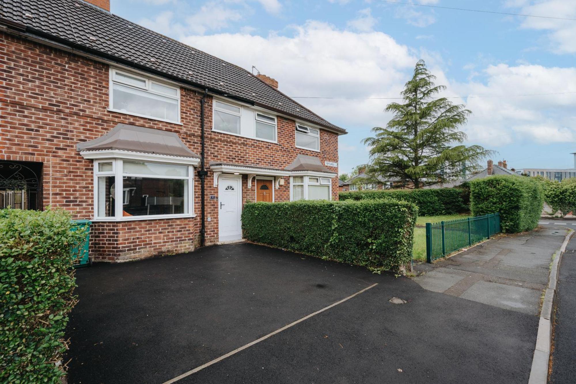 Shawe House - 10 Minute Mcr Airport - Free Parking Villa Wythenshawe Rum bild