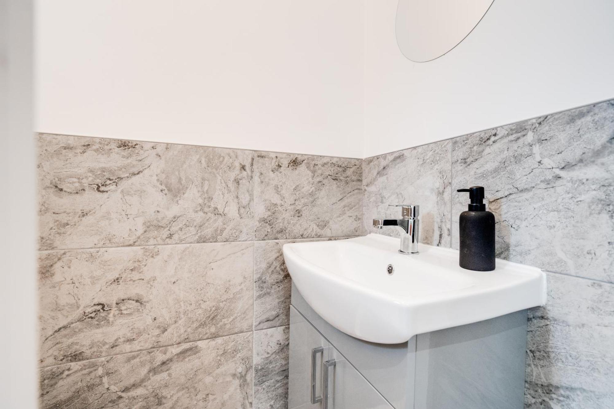Shawe House - 10 Minute Mcr Airport - Free Parking Villa Wythenshawe Rum bild