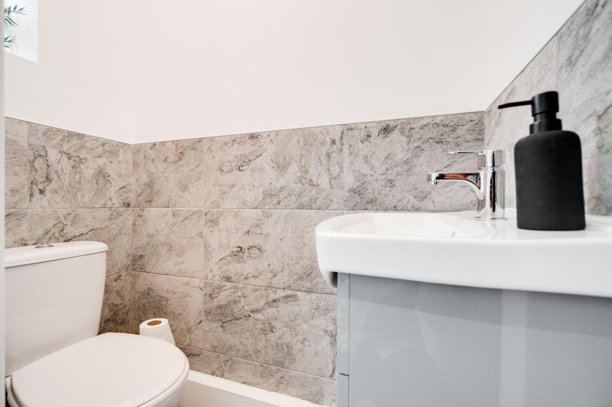 Shawe House - 10 Minute Mcr Airport - Free Parking Villa Wythenshawe Rum bild