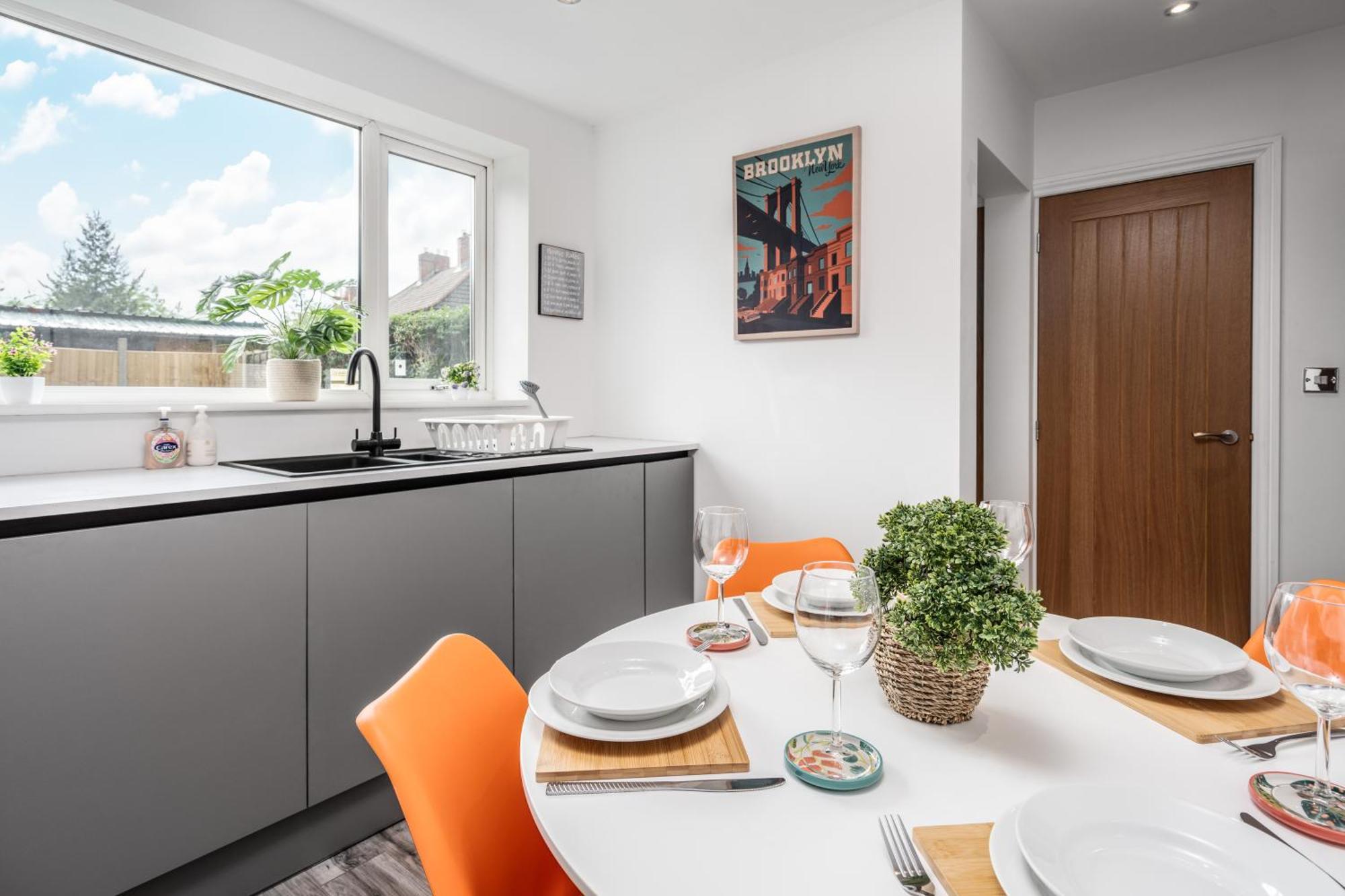 Shawe House - 10 Minute Mcr Airport - Free Parking Villa Wythenshawe Rum bild